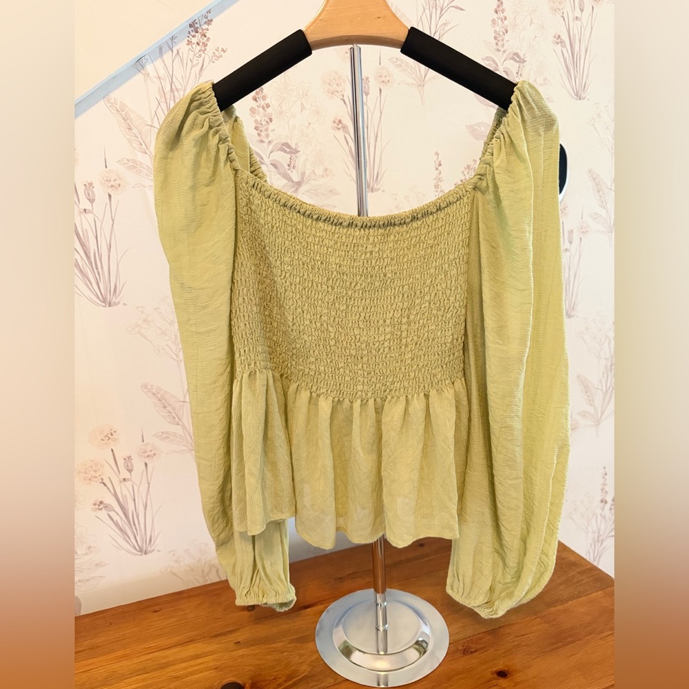 Women’s Newbury Kustom Smocked Blouse Size S